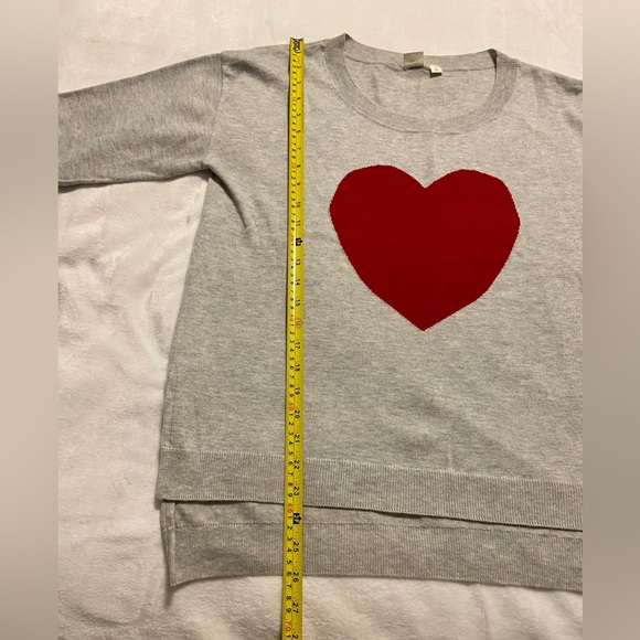Cute Gap “Heart” sweater - Picture 5 of 7